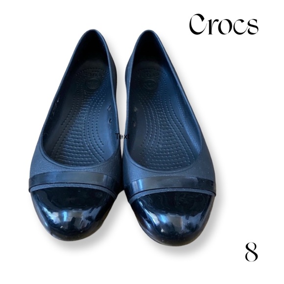 CROCS Shoes - Crocs size 8 cap toe black patent ballet flat loafer hardly worn new condition!